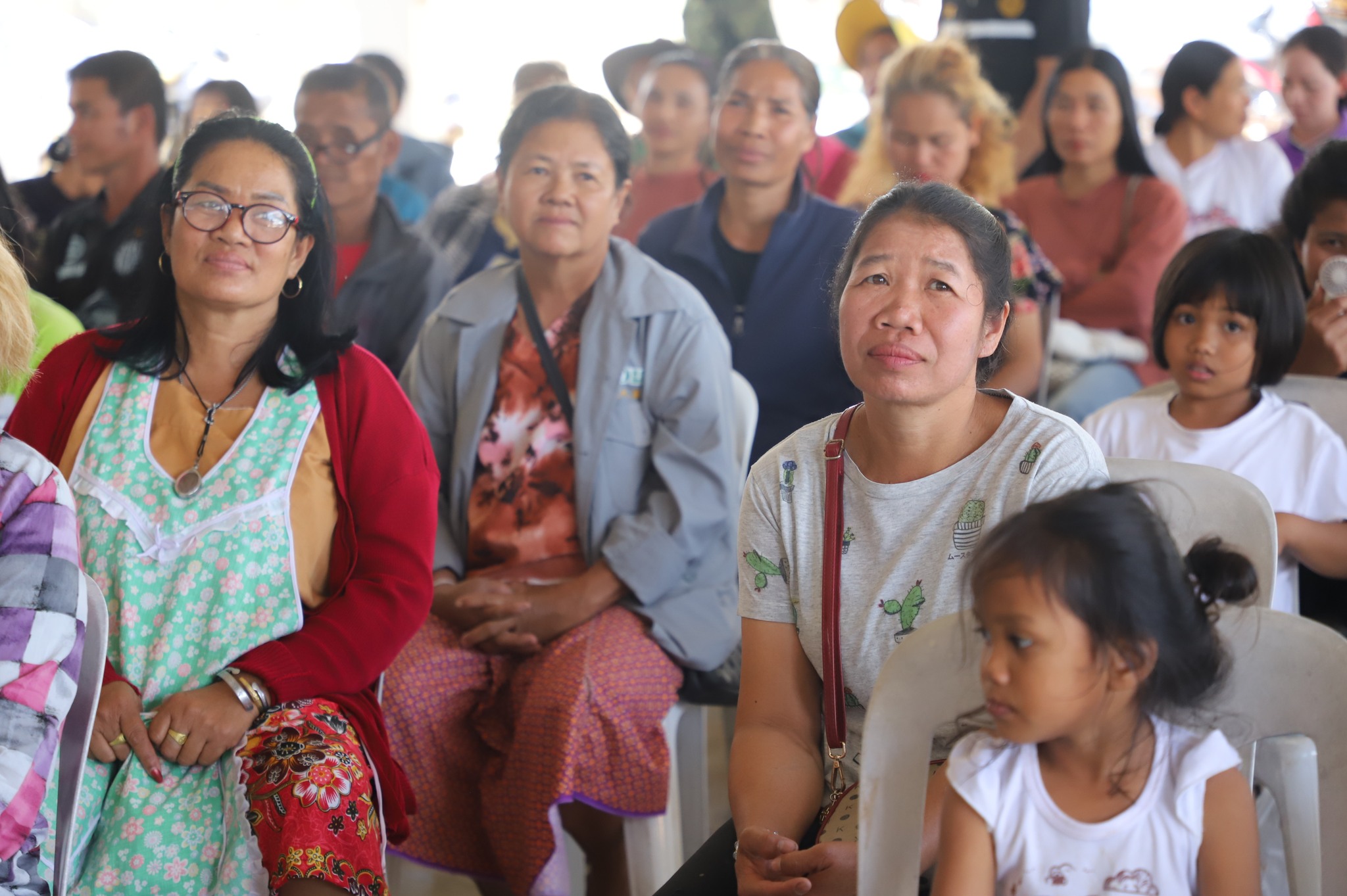 title - เลขาฯ ส.ป.ก. รุดให้กำลังใจพี่น้องเกษตรกรในเขตปฏิรูปที่ดินพื้นที่ชายแดนอุบลฯ ใกล้จุดสู้รบเพียง 7 กม.